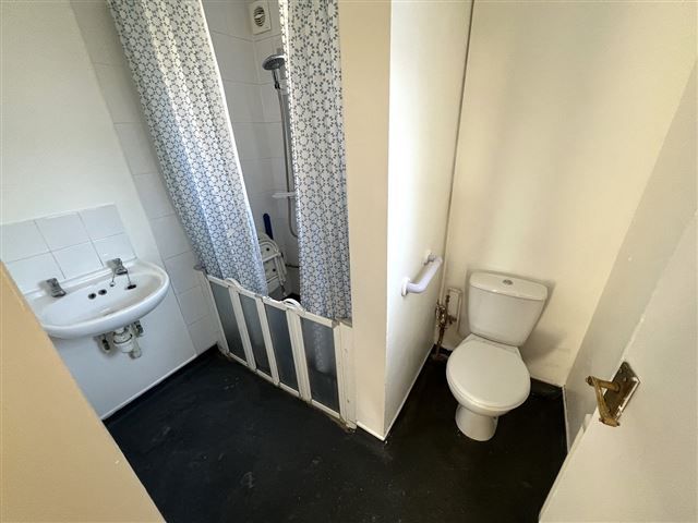 Property photo 3 of 8 Wet Room