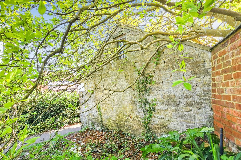 Property photo 3 of 5 Shed At York Road, Stony Stratford, Milton Keynes, Mk11 1Bj