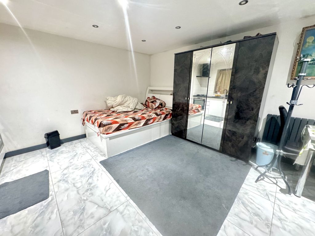 Property photo 1 of 3