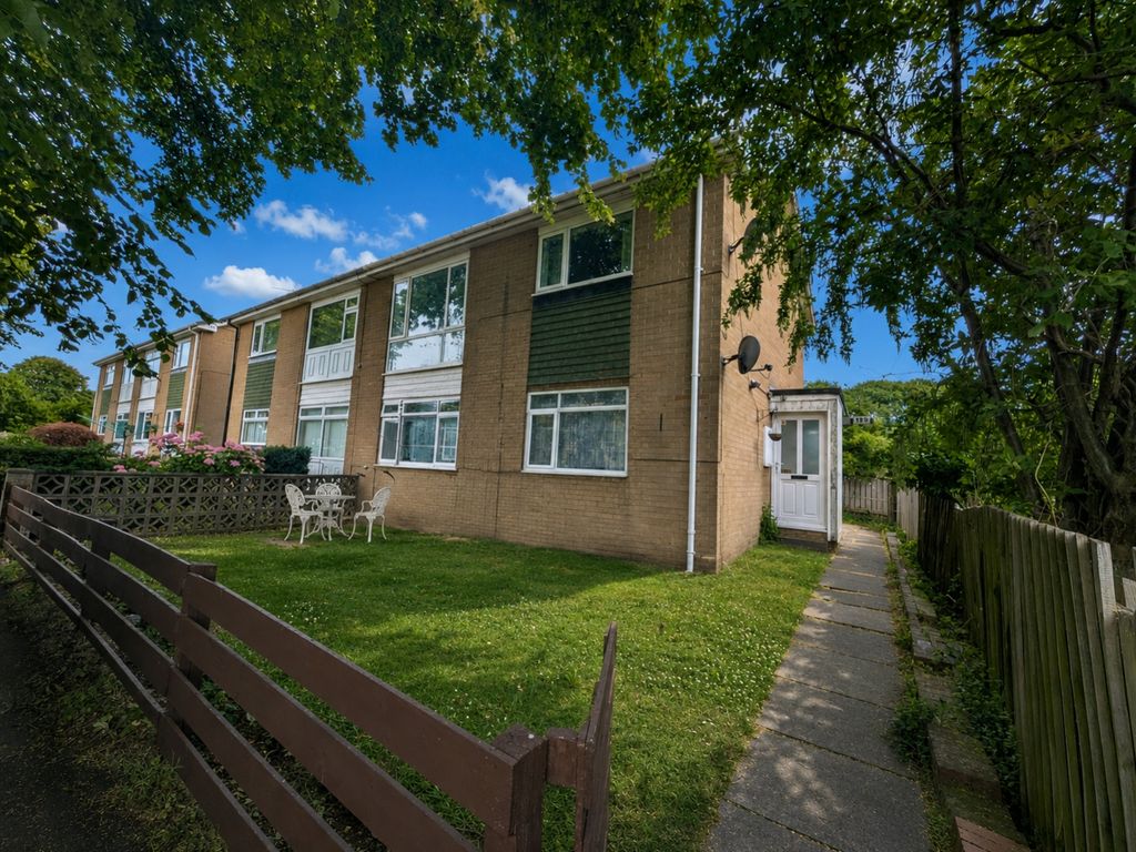 Property photo 1 of 8 Front Besy