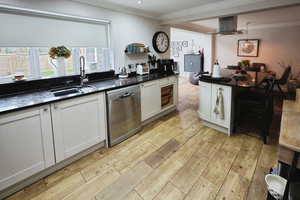 Property photo 3 of 25 Pbox-Img.Jpg