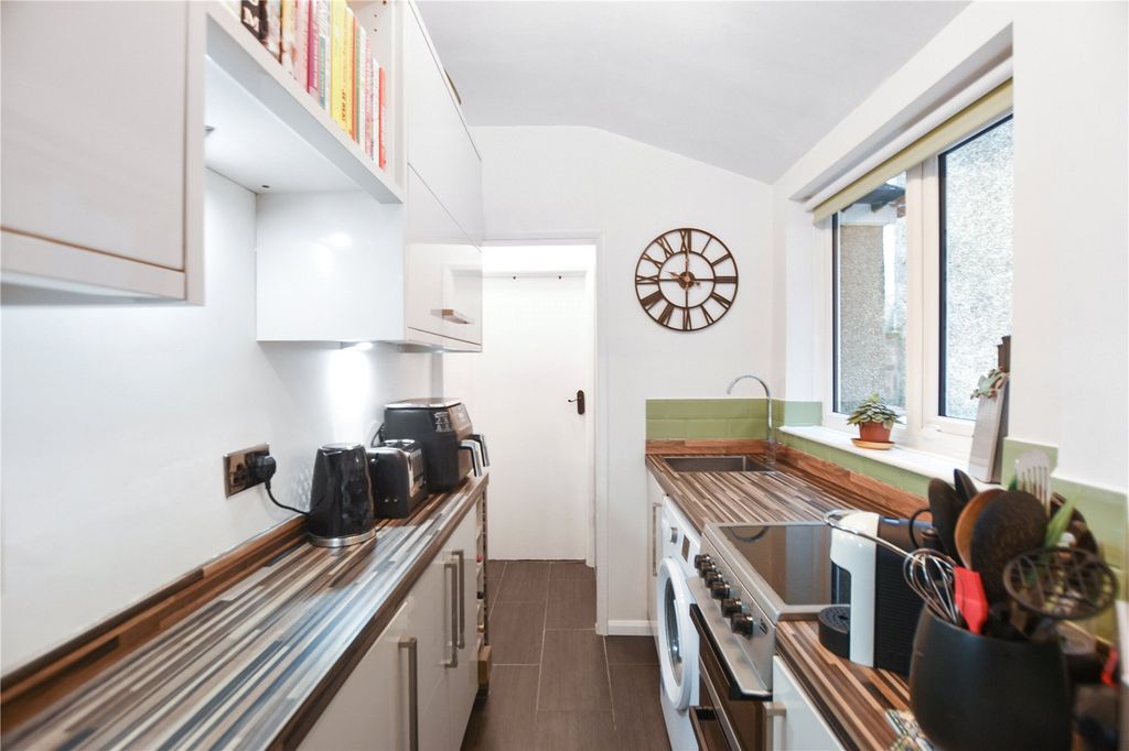 Property photo 3 of 14 Kitchen