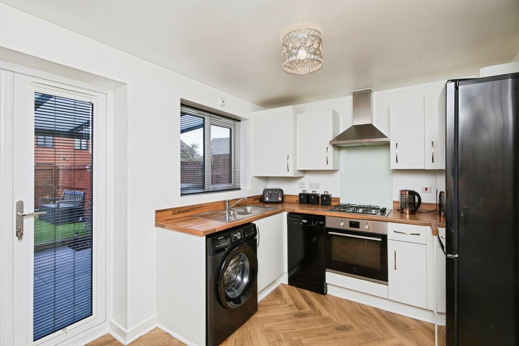 Property photo 3 of 14