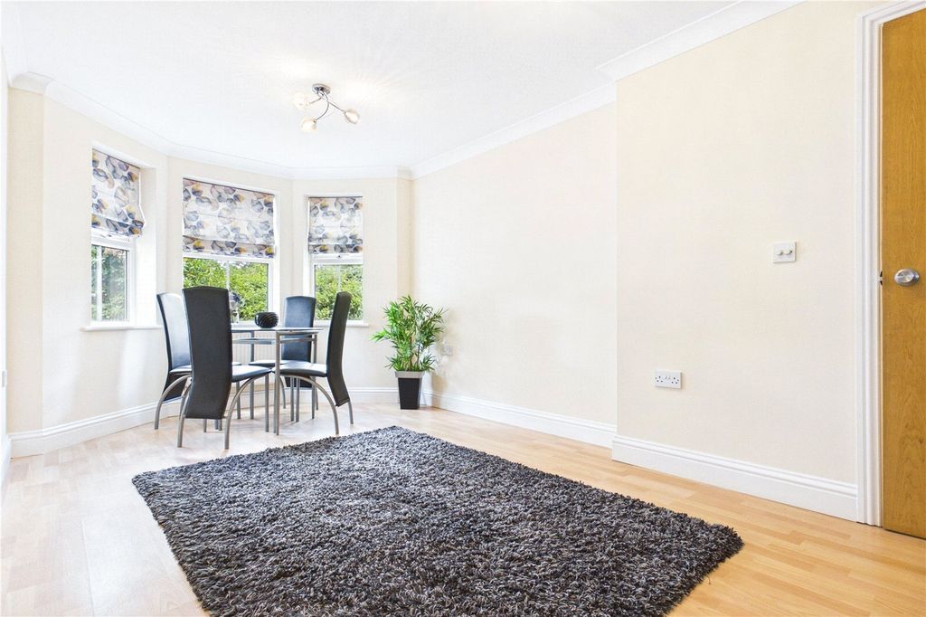 Property photo 3 of 16 Dining Area