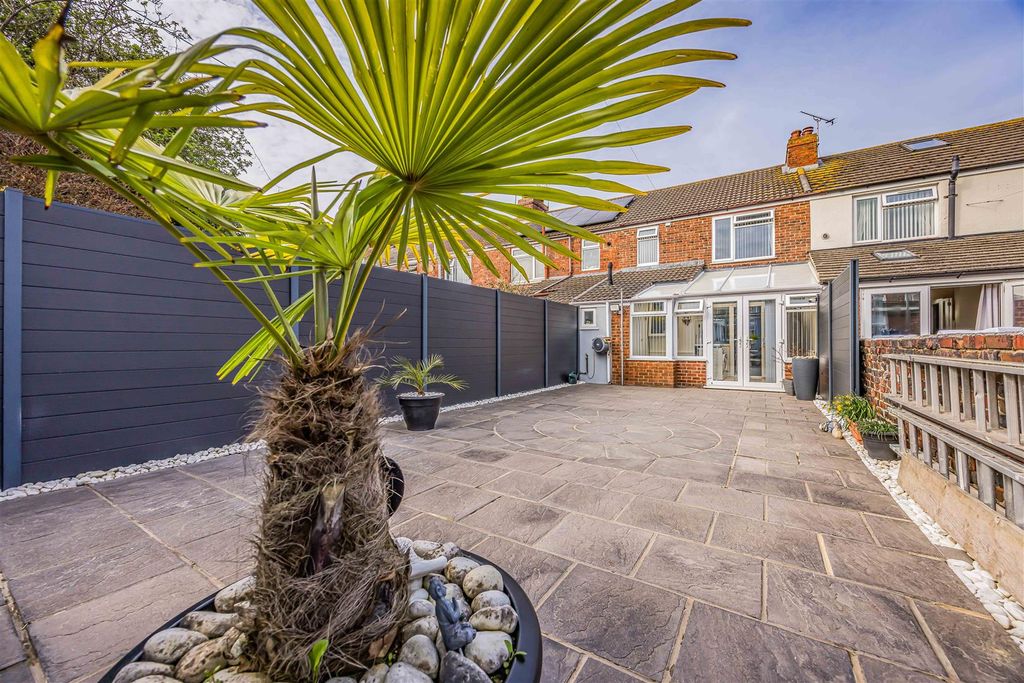 Property photo 2 of 23 61 Magdalen Road, Hilsea-Small-Porticomarketing-So