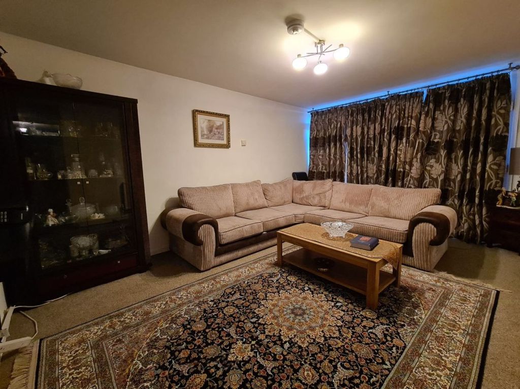 Property photo 3 of 6