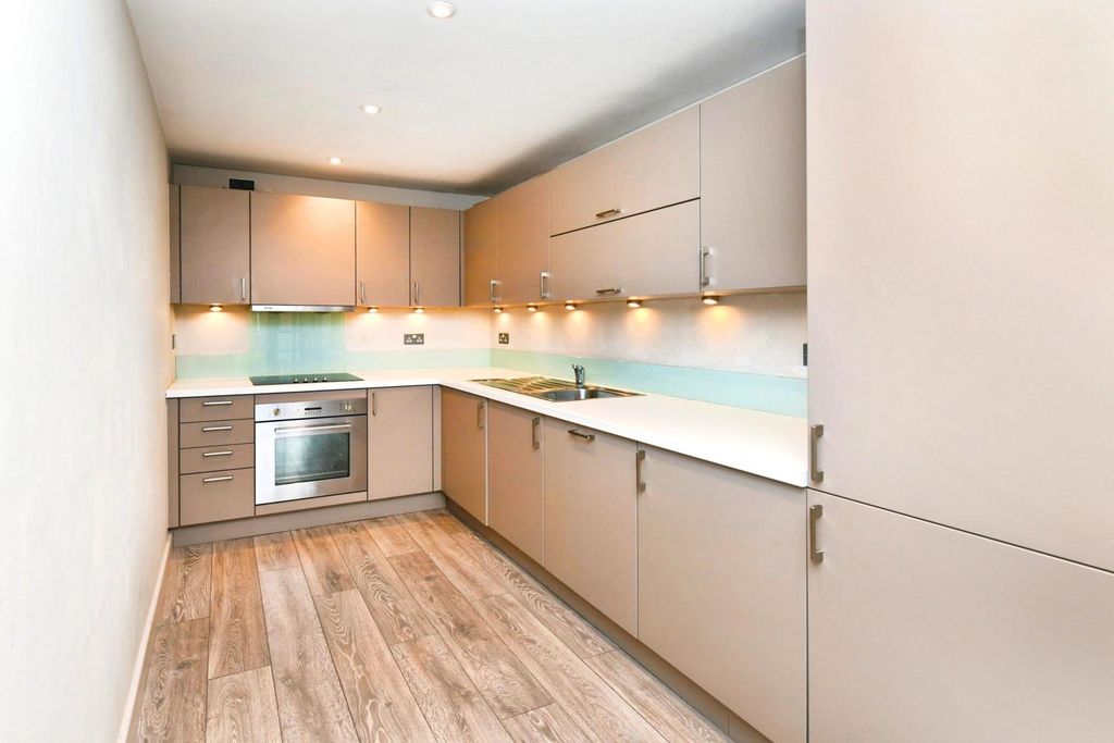 Property photo 3 of 11 Pbox-Img.Jpg