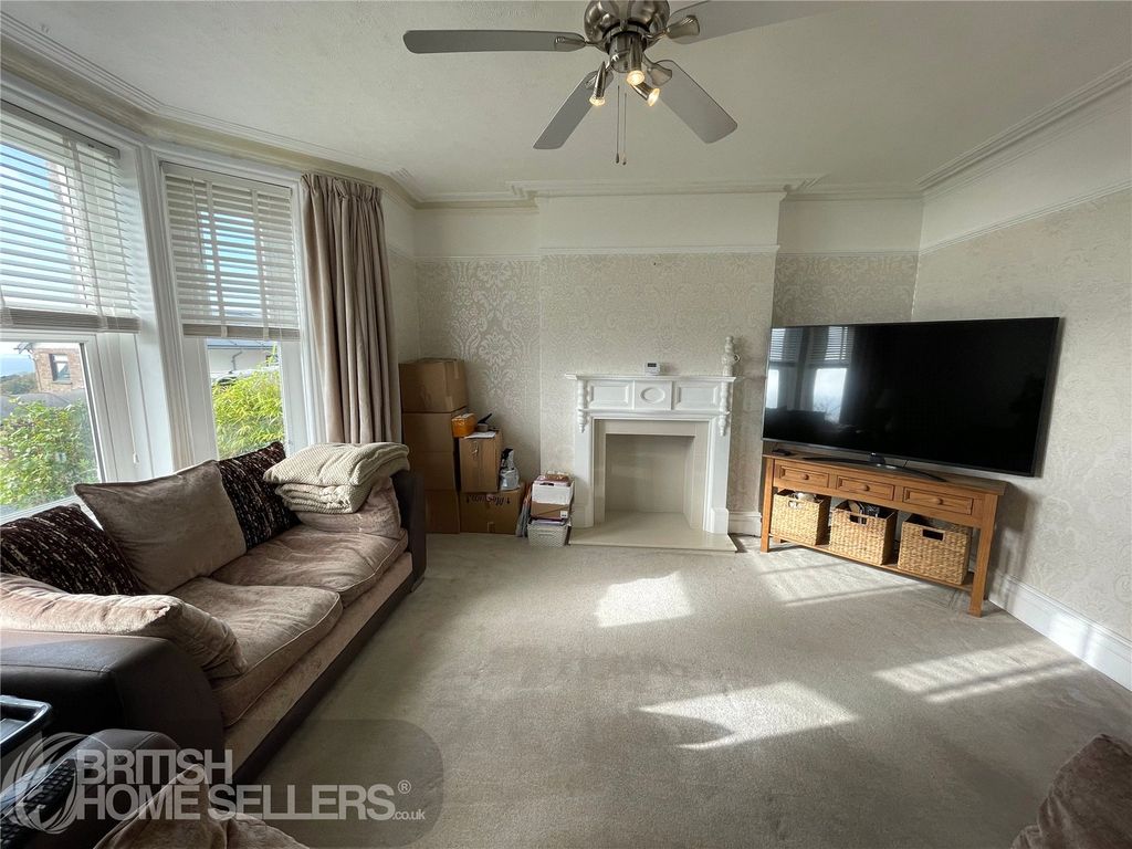 Property photo 2 of 18 Picture No. 24