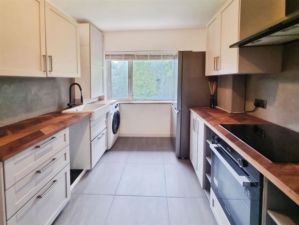 Property photo 2 of 13 F55Ebb52-Photo-2025-10-09-12-19-59 20 281 29.Jpg