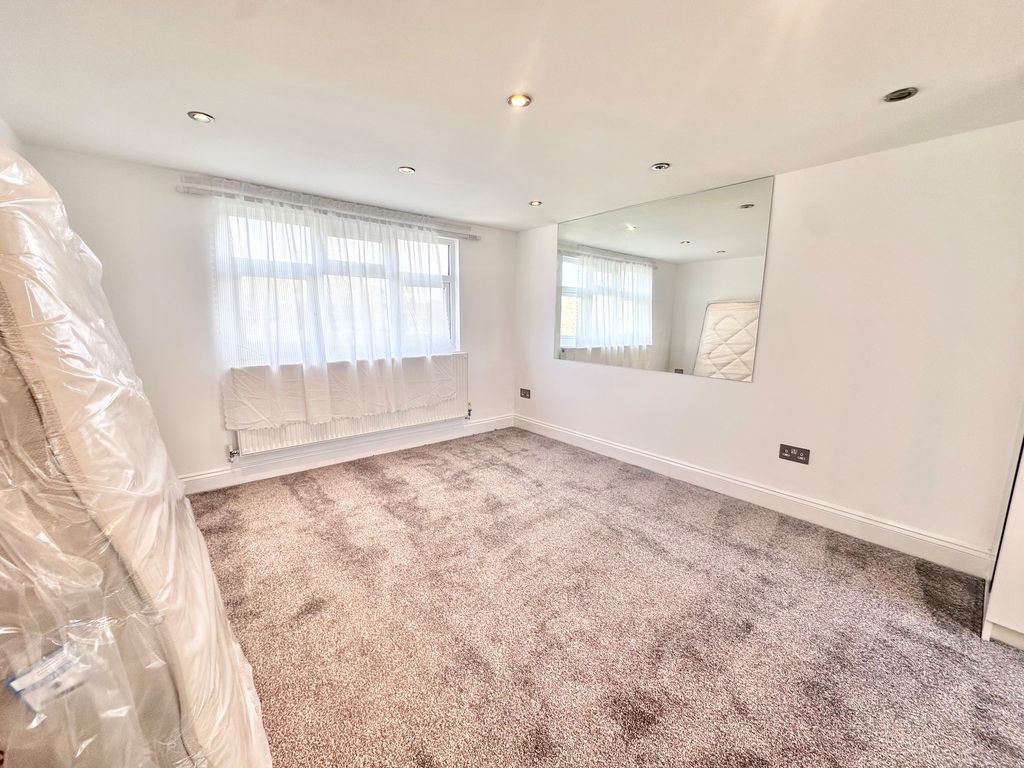 Property photo 3 of 10 Bedroom 1