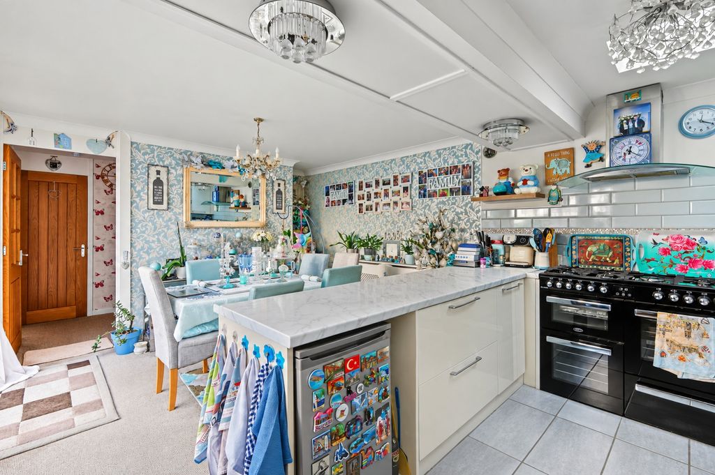 Property photo 2 of 16 5562014