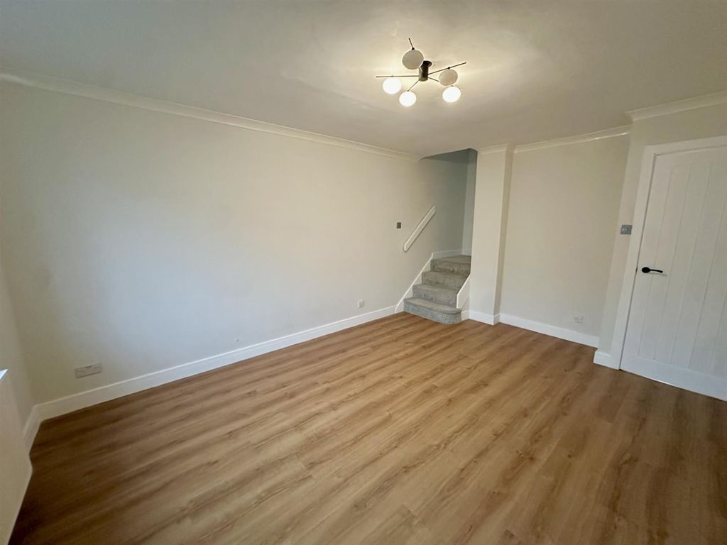 Property photo 3 of 12 5.Jpg