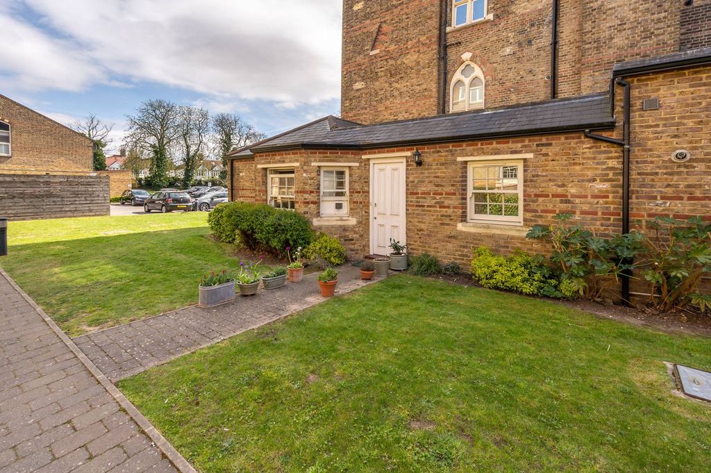 Property photo 1 of 6