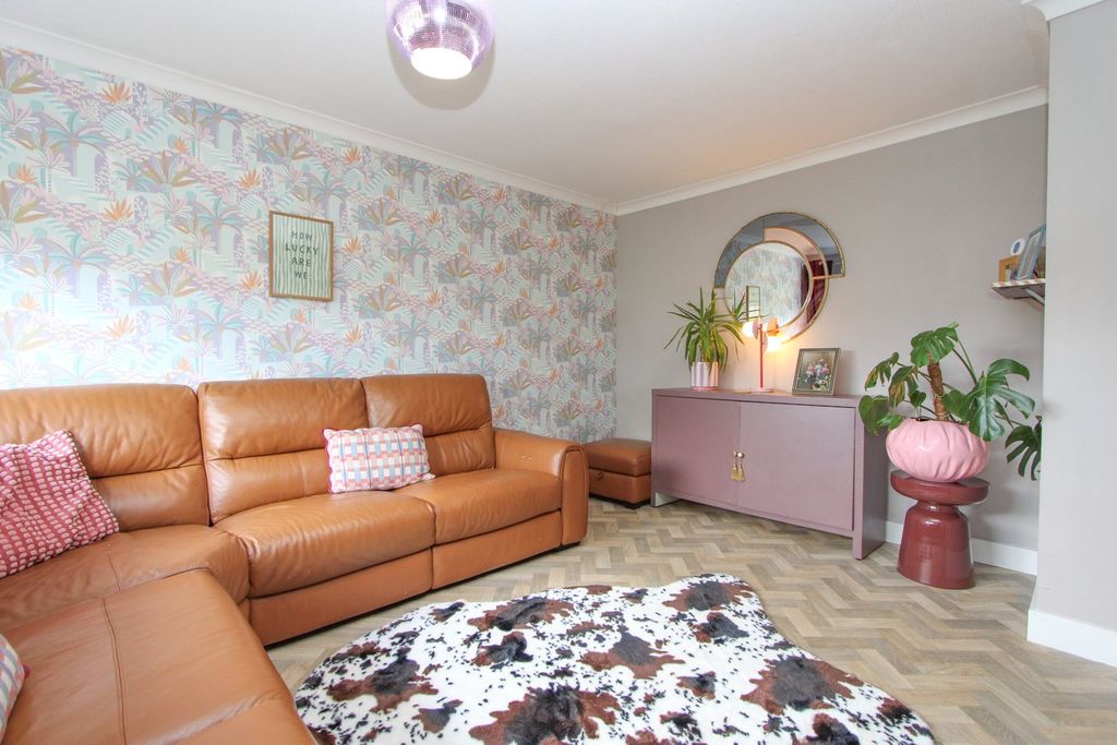 Property photo 3 of 26