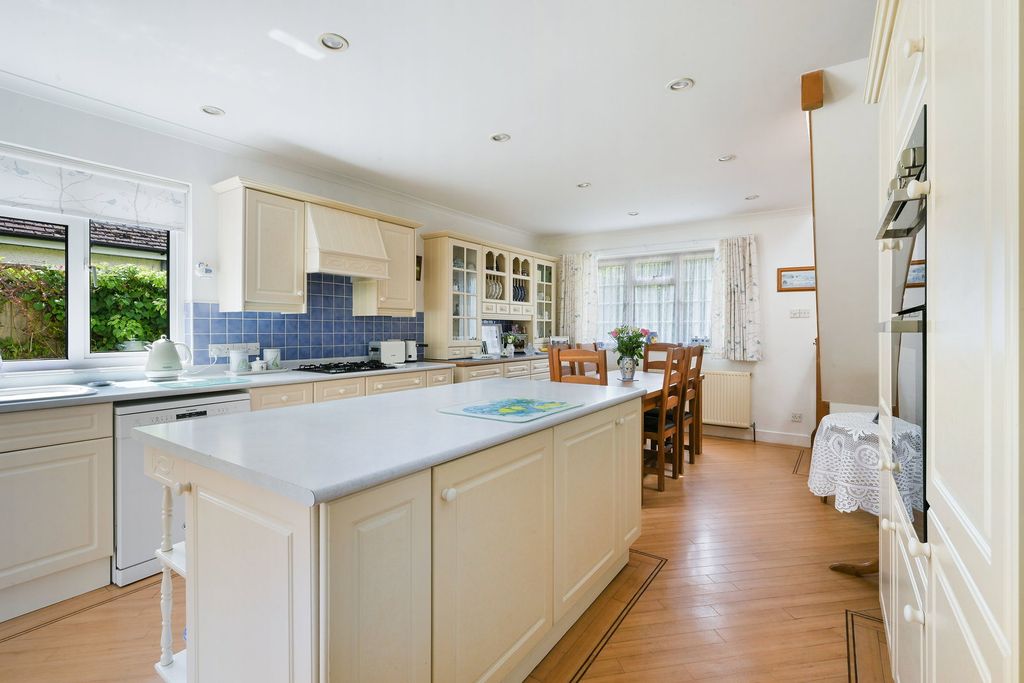 Property photo 3 of 39
