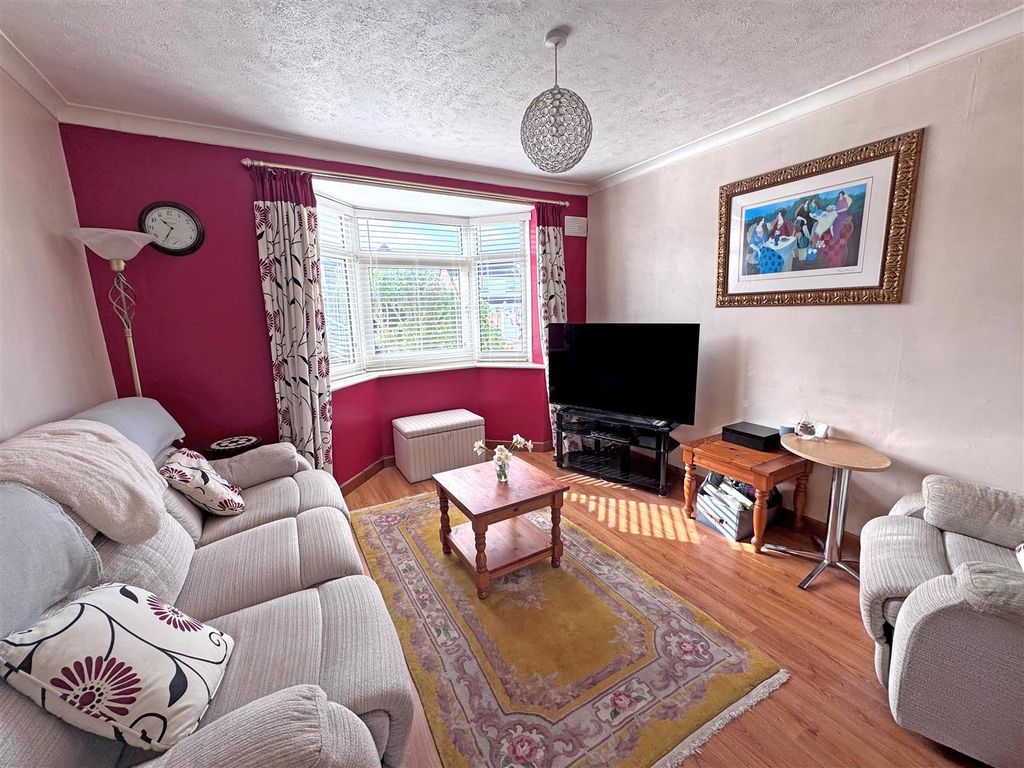 Property photo 3 of 23 26E.Jpg