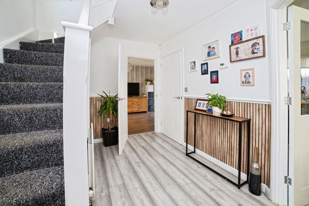 Property photo 2 of 15 Entranch Hall