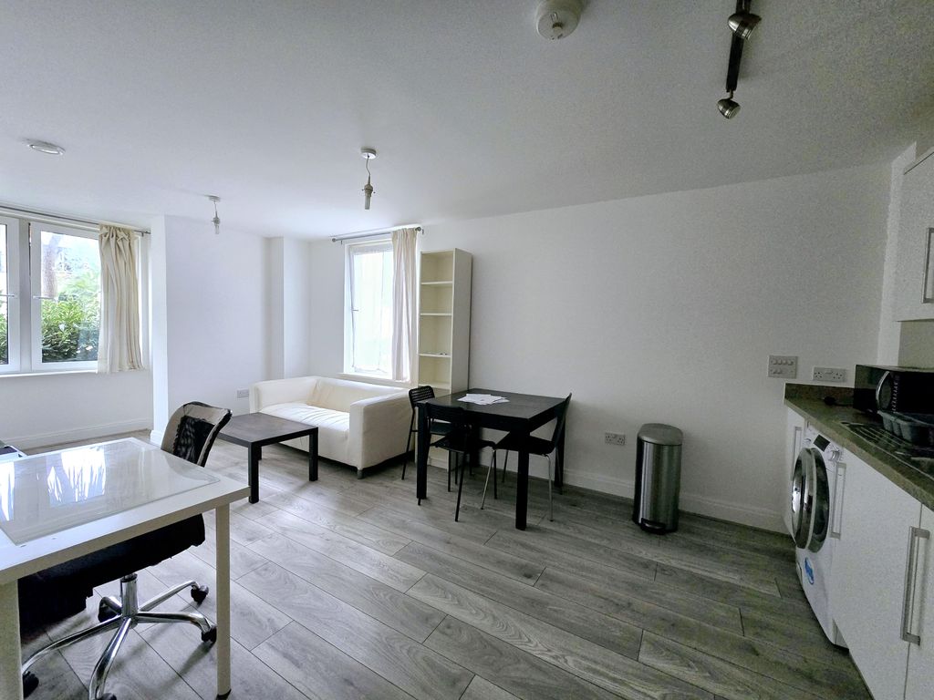 Property photo 2 of 9 Gallery