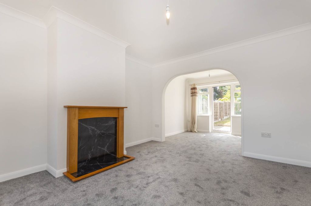 Property photo 3 of 14