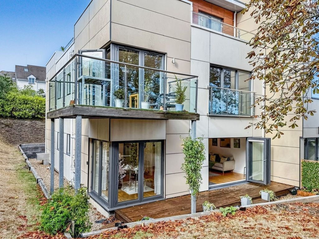 Property photo 2 of 23