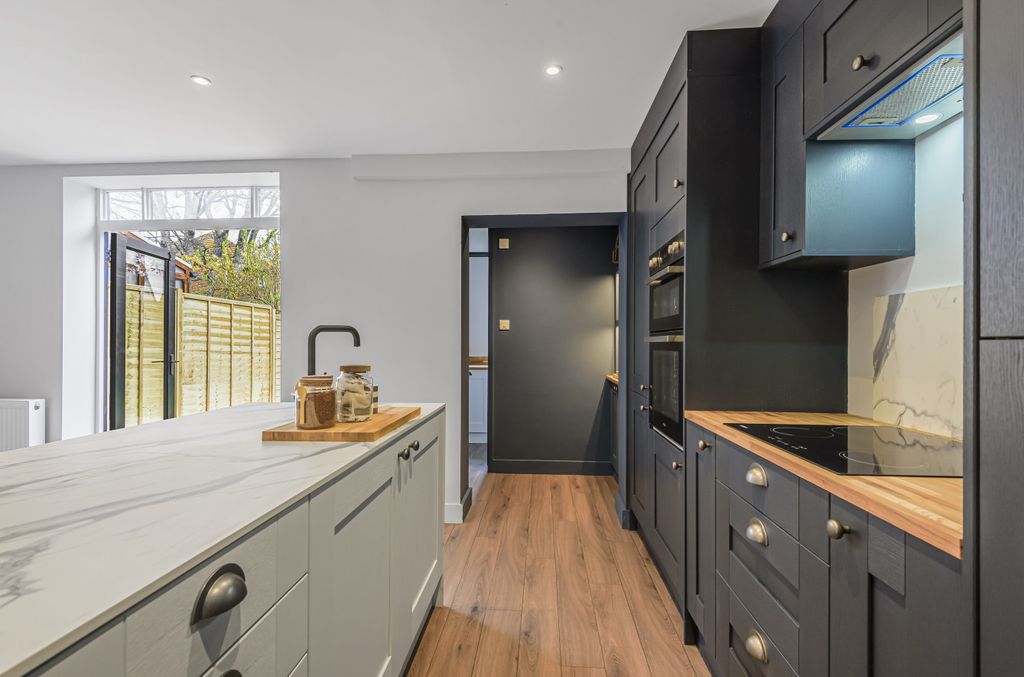 Property photo 2 of 22 Kitchen