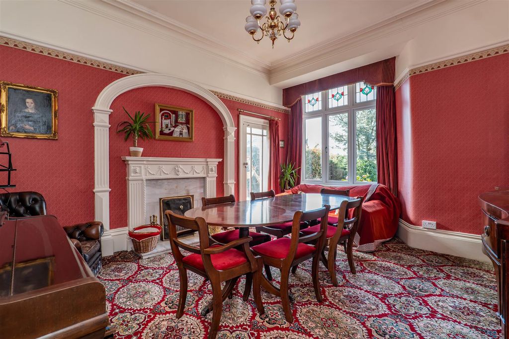 Property photo 3 of 50 Dining Room