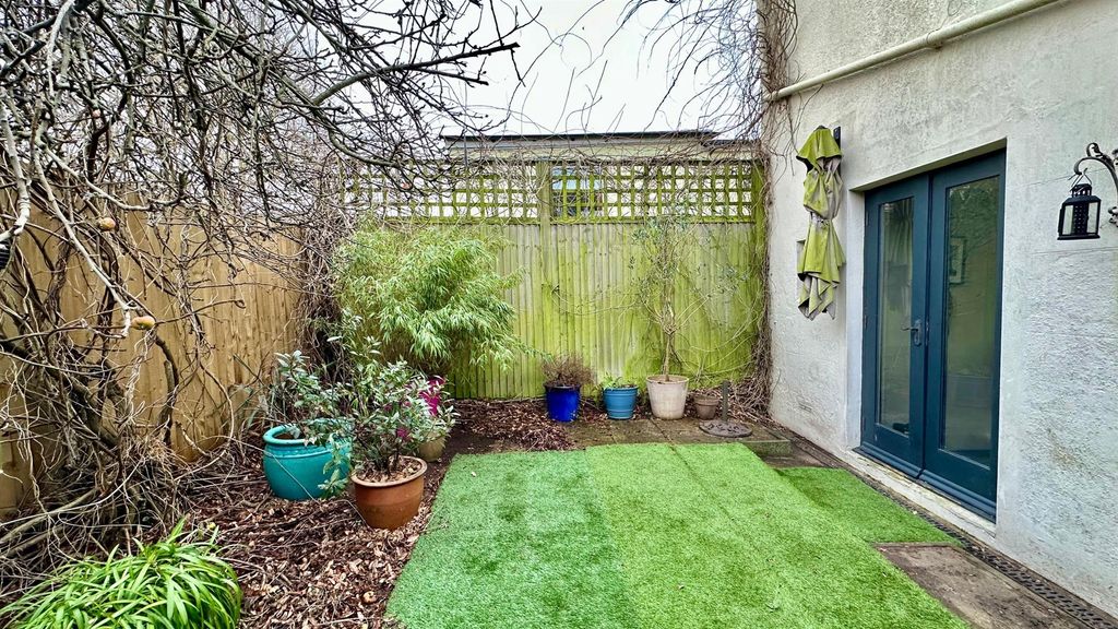 Property photo 3 of 28