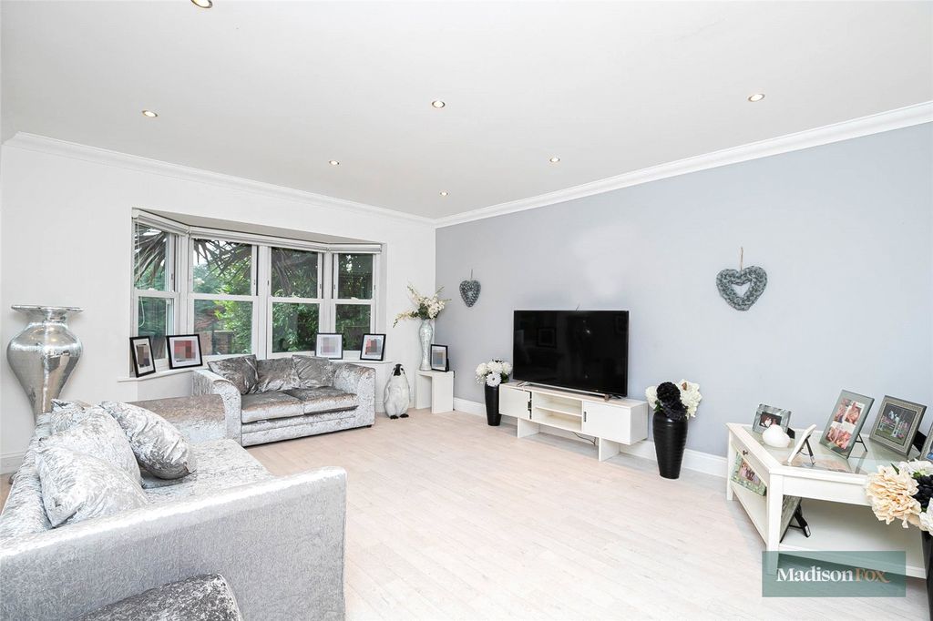 Property photo 3 of 23 Picture No. 27