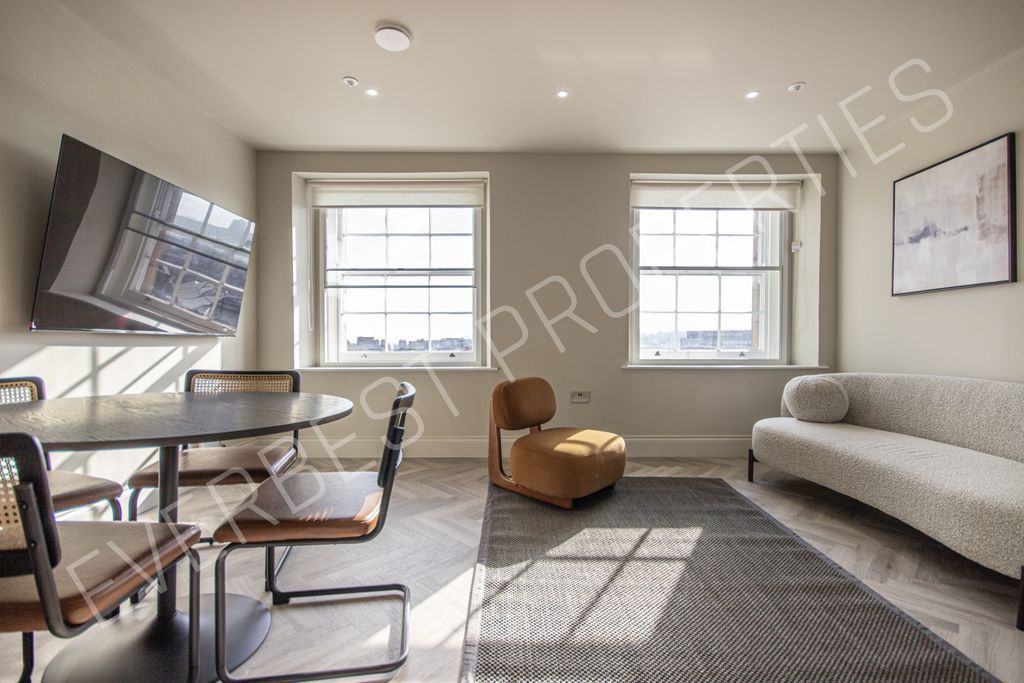 Property photo 2 of 13 2