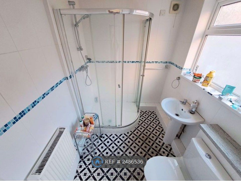 Property photo 2 of 4 Shared Bathroom