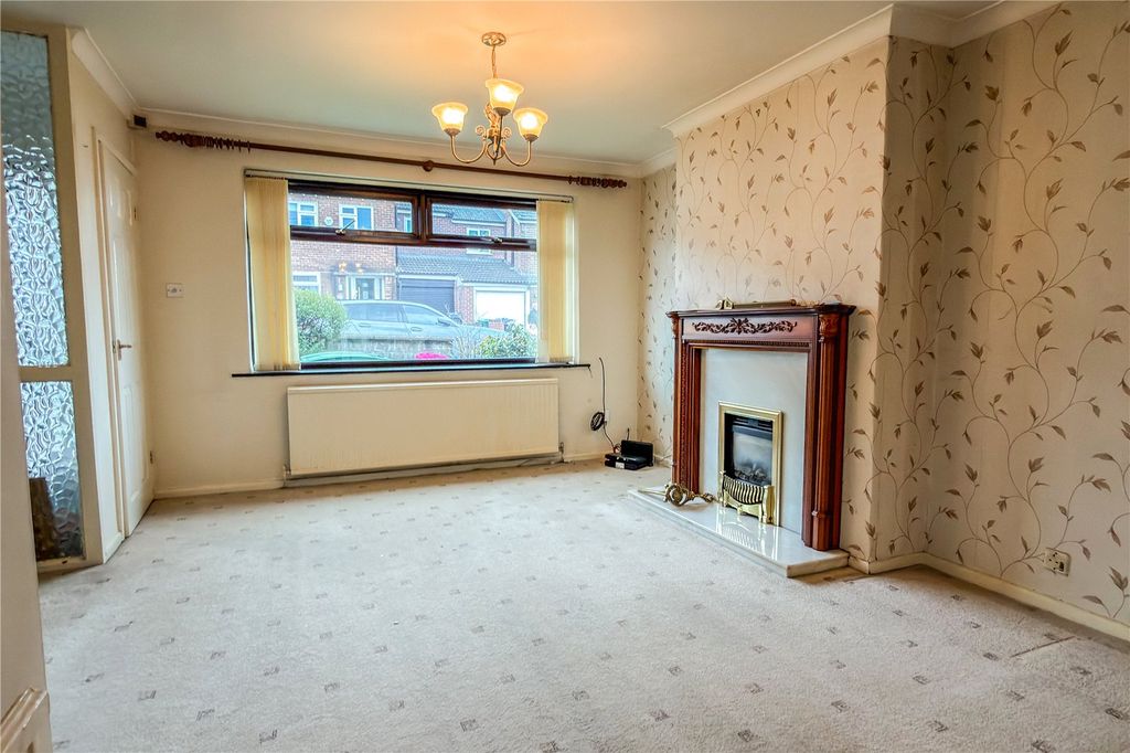 Property photo 3 of 17 Lounge