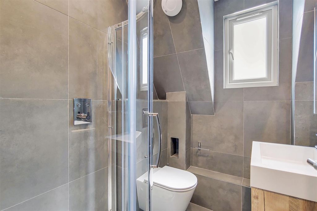 Property photo 2 of 13 3_Ensuite 2-0.Jpg