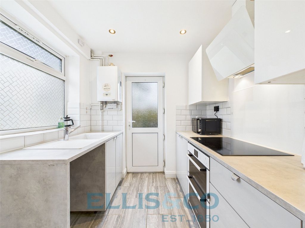 Property photo 2 of 15 Picture No. 35