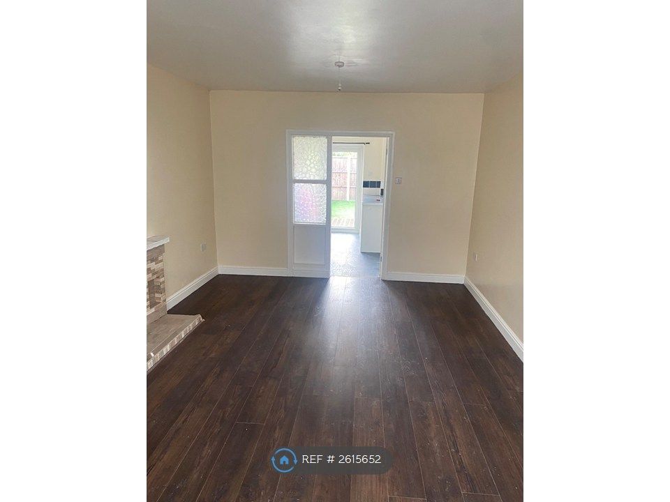 Property photo 3 of 22 Living Room/Kitchen Access