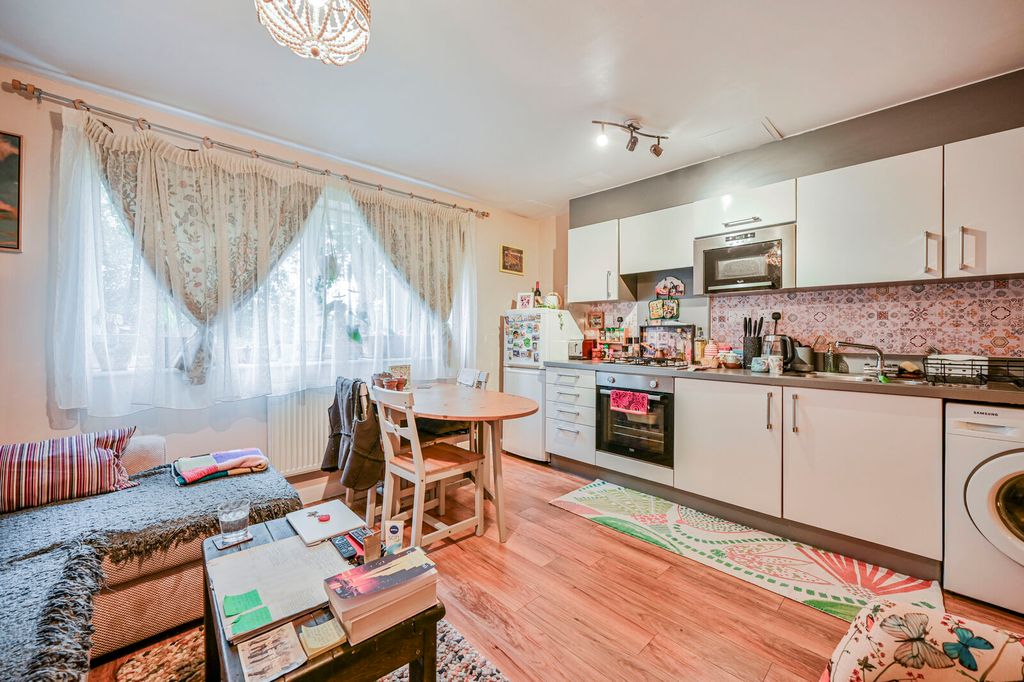 Property photo 3 of 10