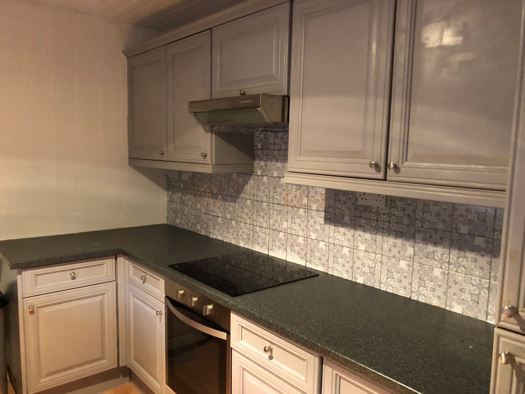 Property photo 2 of 9 Kitchen