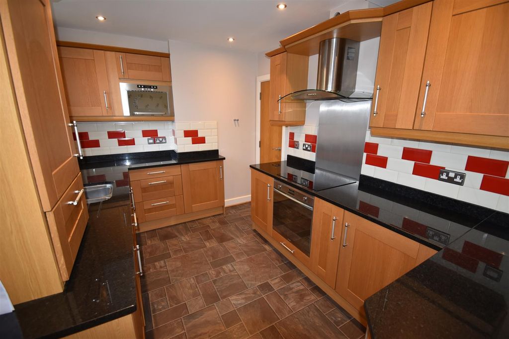 Property photo 2 of 11 Kitchen