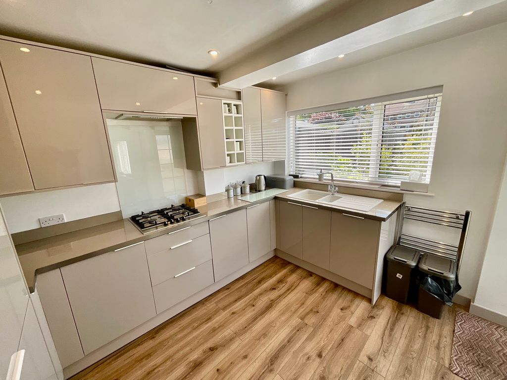 Property photo 2 of 17 Kitchen