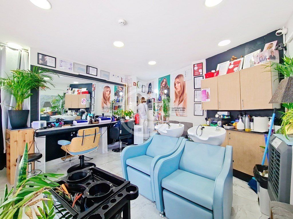 Property photo 2 of 32