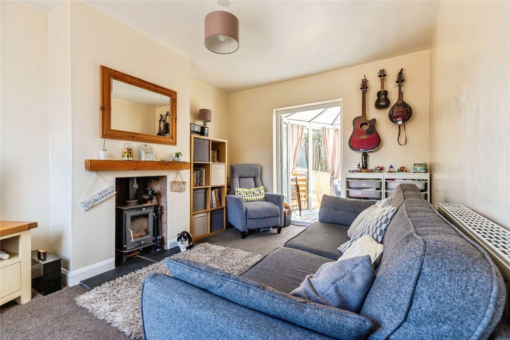 Property photo 3 of 23 Lounge