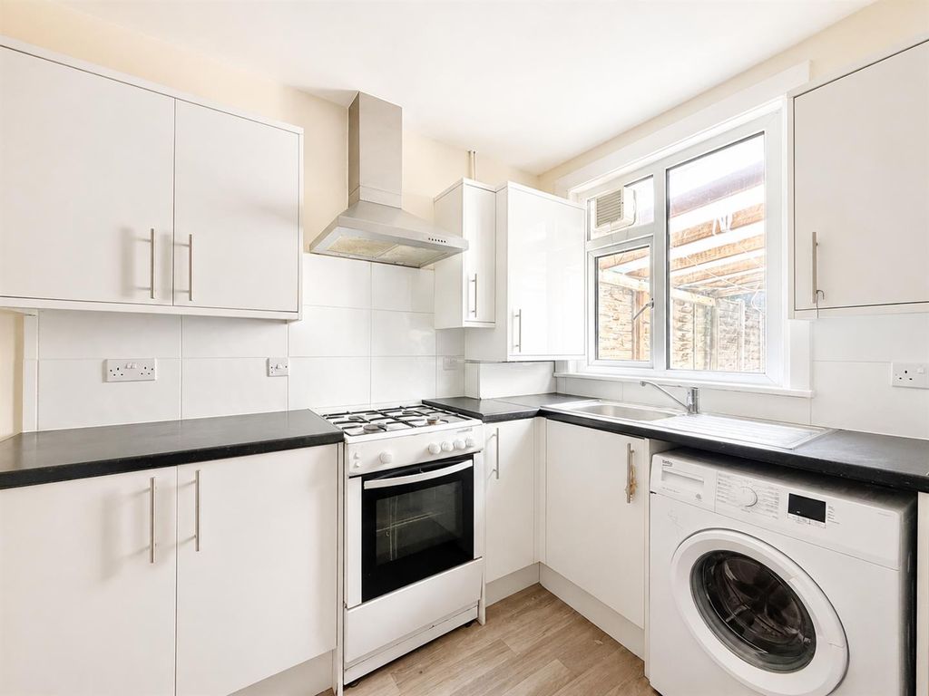 Property photo 1 of 10 Kitchen