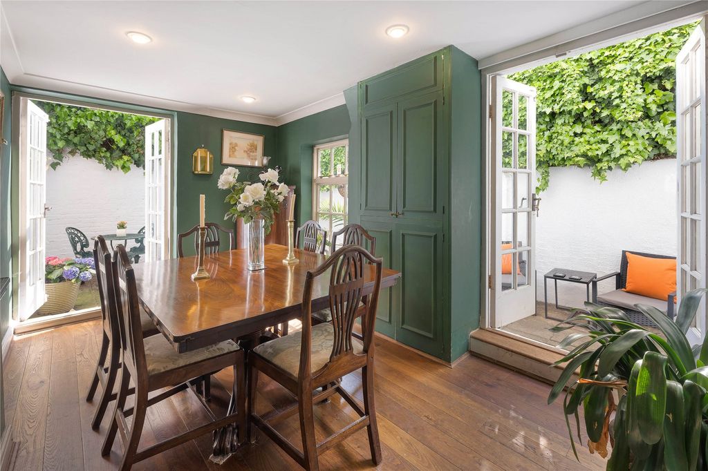 Property photo 2 of 11 Dining Area