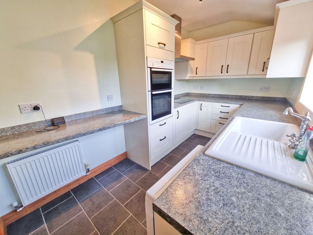 Property photo 3 of 20 Kitchen
