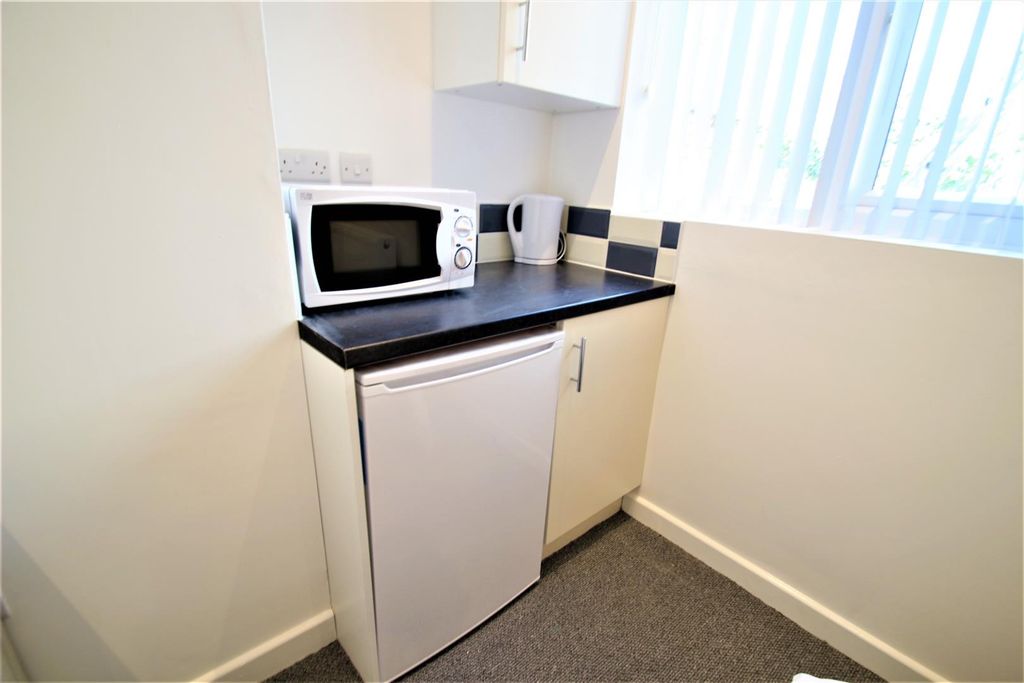 Property photo 3 of 5 Murray Road 13 - Room 2 Kitchen.Jpg