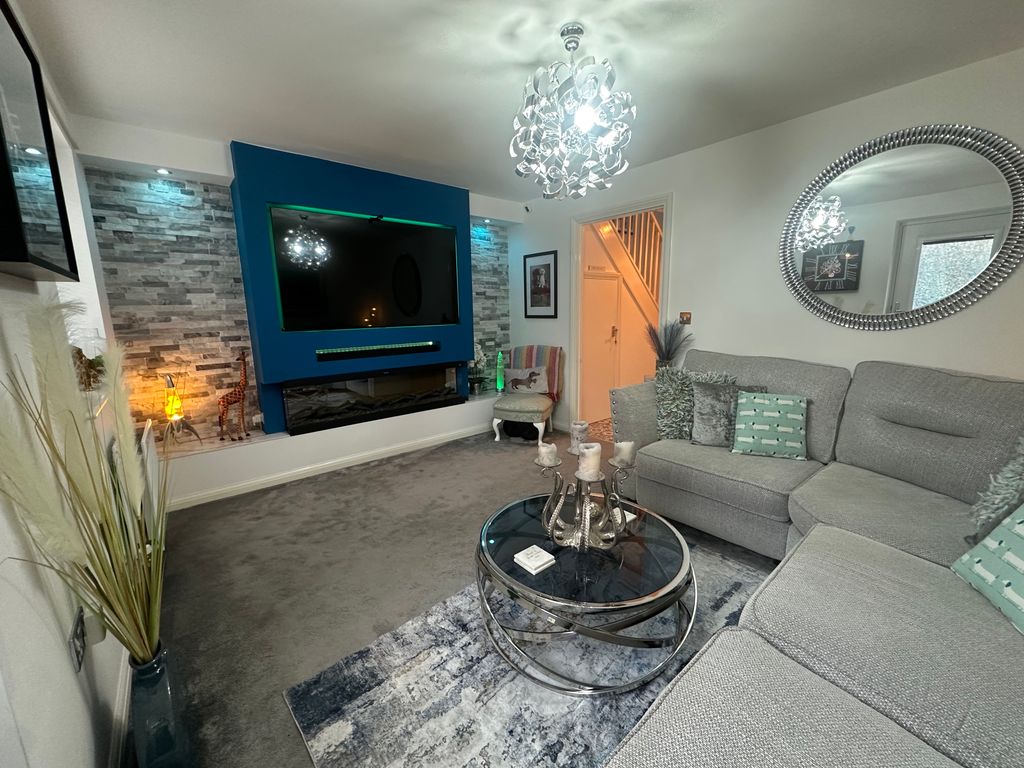 Property photo 2 of 17 Lounge