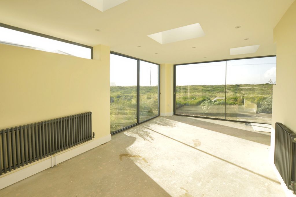 Property photo 2 of 16 Photo