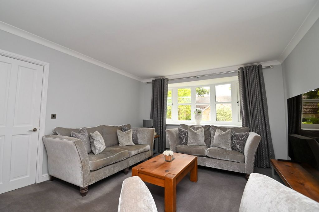 Property photo 3 of 32