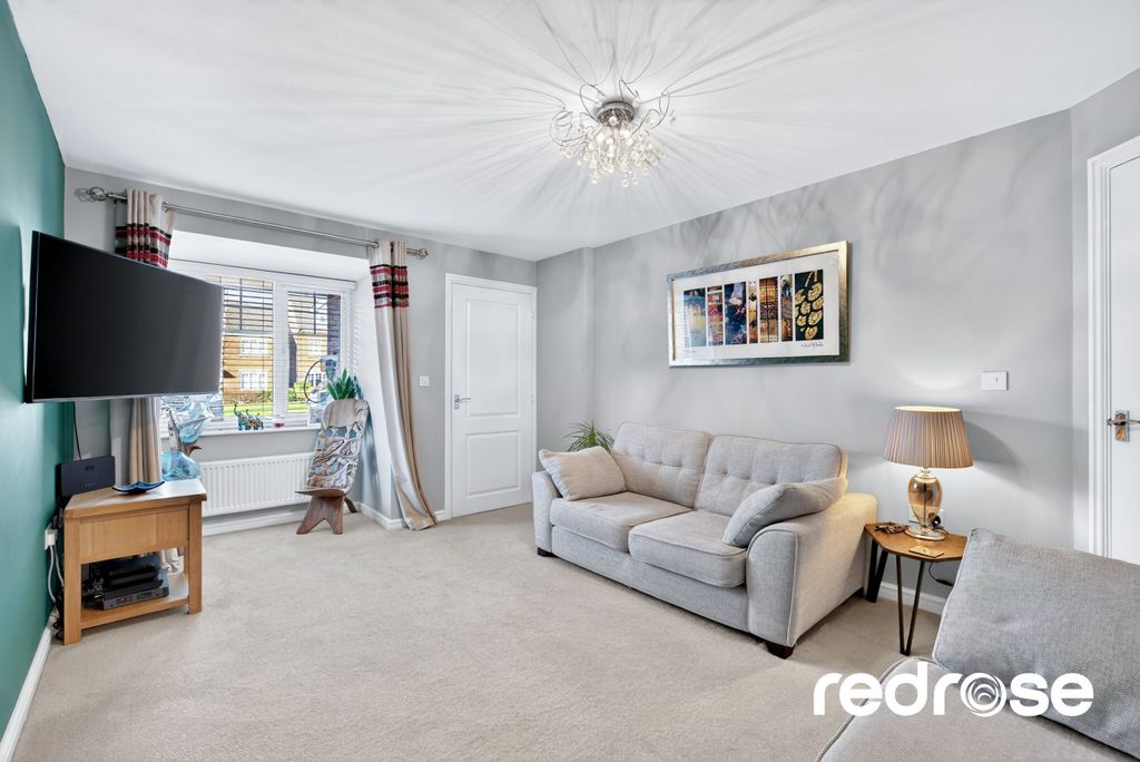 Property photo 2 of 19 Web_3 Ferndown Ave-08-2500Px
