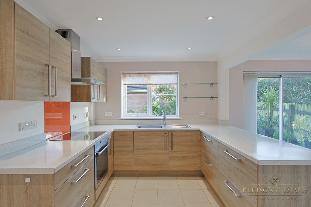 Property photo 2 of 19 4465783