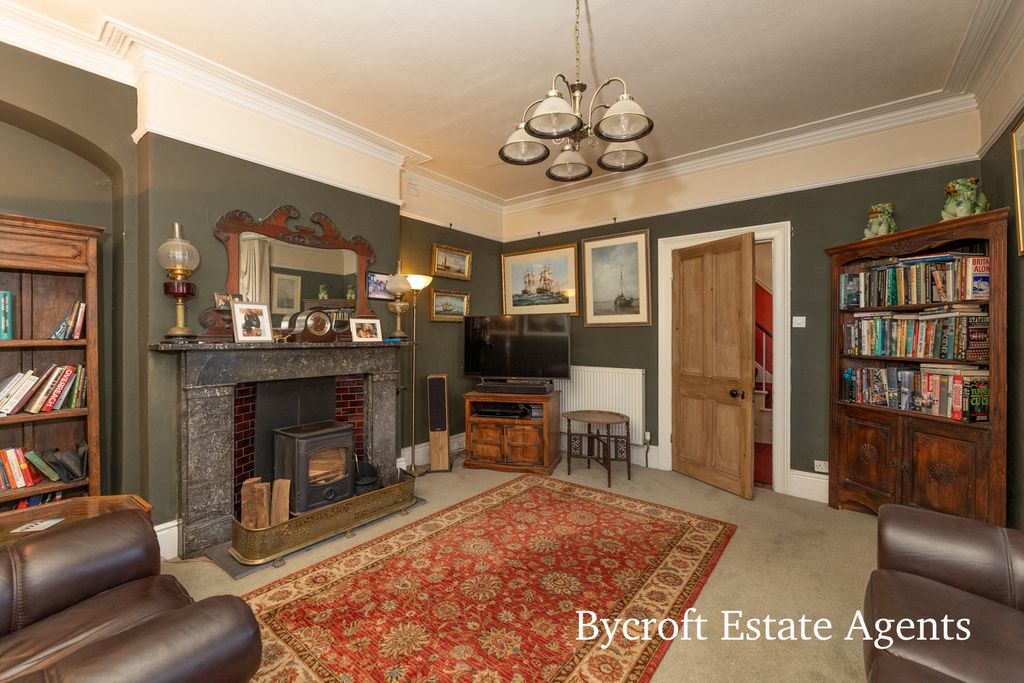 Property photo 2 of 18